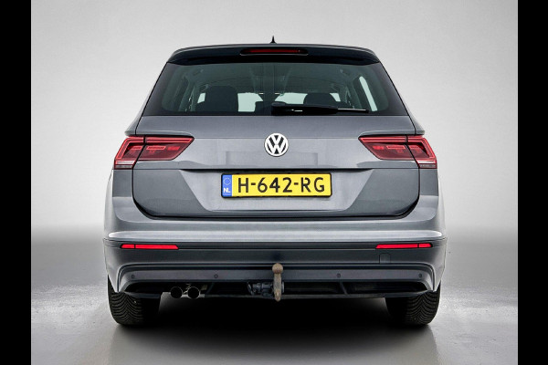 Volkswagen Tiguan 1.5 TSI Comfortline (NAVIGATIE, ELEKT. INKLAPBARE TREKHAAK, PARKEERSENSOREN, CLIMA, CARPLAY, 1e EIGENAAR)