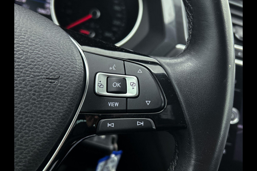 Volkswagen Tiguan 1.5 TSI Comfortline (NAVIGATIE, ELEKT. INKLAPBARE TREKHAAK, PARKEERSENSOREN, CLIMA, CARPLAY, 1e EIGENAAR)
