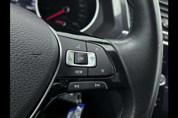 Volkswagen Tiguan 1.5 TSI Comfortline (NAVIGATIE, ELEKT. INKLAPBARE TREKHAAK, PARKEERSENSOREN, CLIMA, CARPLAY, 1e EIGENAAR)