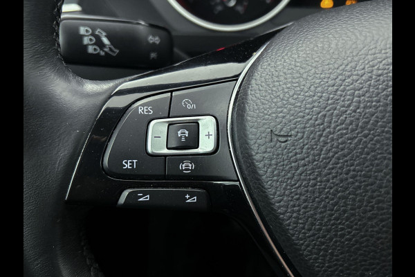 Volkswagen Tiguan 1.5 TSI Comfortline (NAVIGATIE, ELEKT. INKLAPBARE TREKHAAK, PARKEERSENSOREN, CLIMA, CARPLAY, 1e EIGENAAR)