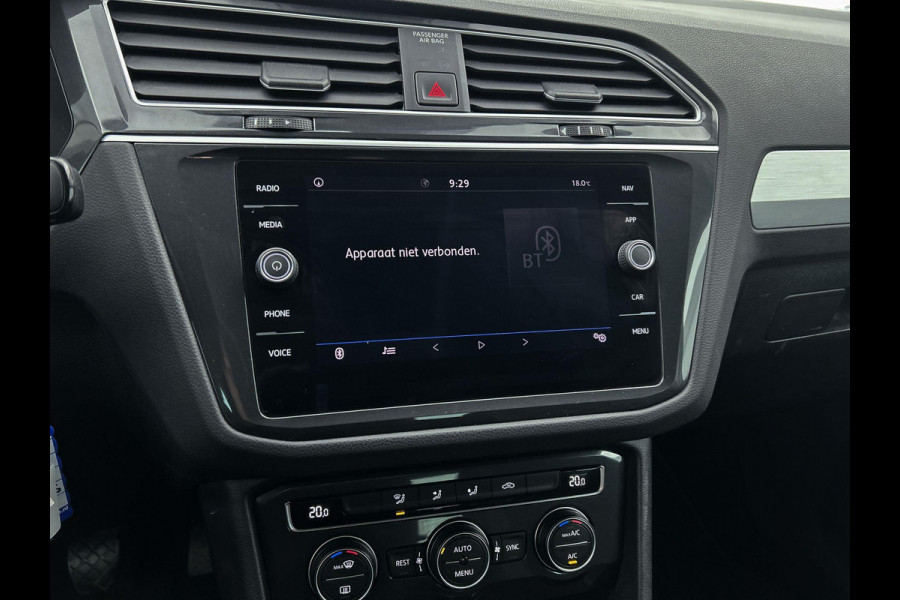 Volkswagen Tiguan 1.5 TSI Comfortline (NAVIGATIE, ELEKT. INKLAPBARE TREKHAAK, PARKEERSENSOREN, CLIMA, CARPLAY, 1e EIGENAAR)