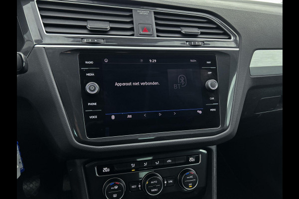 Volkswagen Tiguan 1.5 TSI Comfortline (NAVIGATIE, ELEKT. INKLAPBARE TREKHAAK, PARKEERSENSOREN, CLIMA, CARPLAY, 1e EIGENAAR)