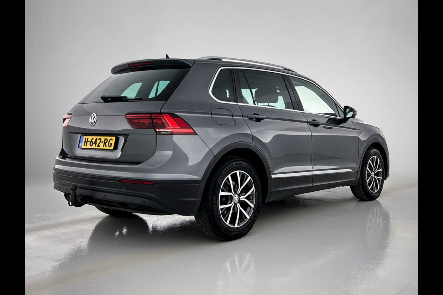 Volkswagen Tiguan 1.5 TSI Comfortline (NAVIGATIE, ELEKT. INKLAPBARE TREKHAAK, PARKEERSENSOREN, CLIMA, CARPLAY, 1e EIGENAAR)