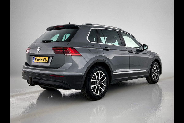 Volkswagen Tiguan 1.5 TSI Comfortline (NAVIGATIE, ELEKT. INKLAPBARE TREKHAAK, PARKEERSENSOREN, CLIMA, CARPLAY, 1e EIGENAAR)