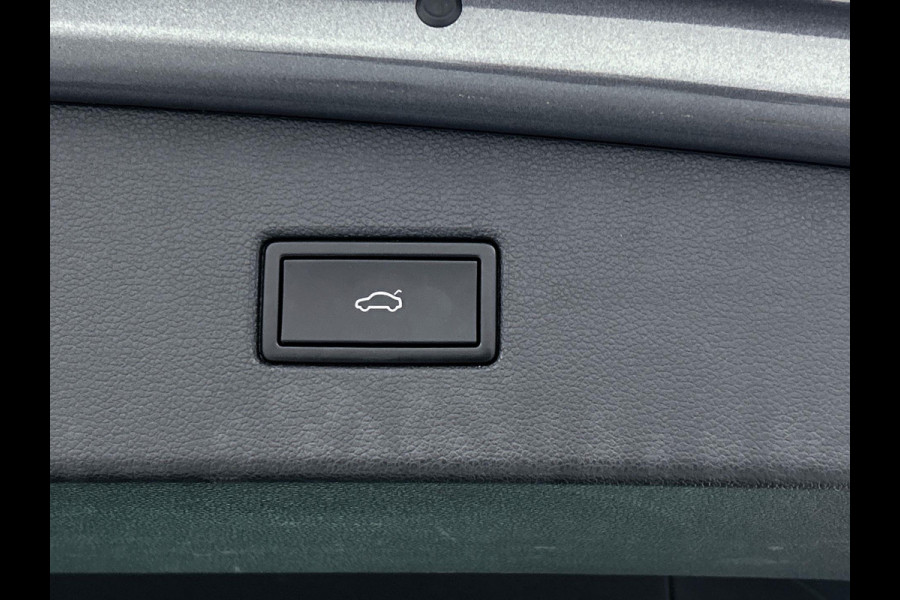 Volkswagen Tiguan 1.5 TSI Comfortline (NAVIGATIE, ELEKT. INKLAPBARE TREKHAAK, PARKEERSENSOREN, CLIMA, CARPLAY, 1e EIGENAAR)
