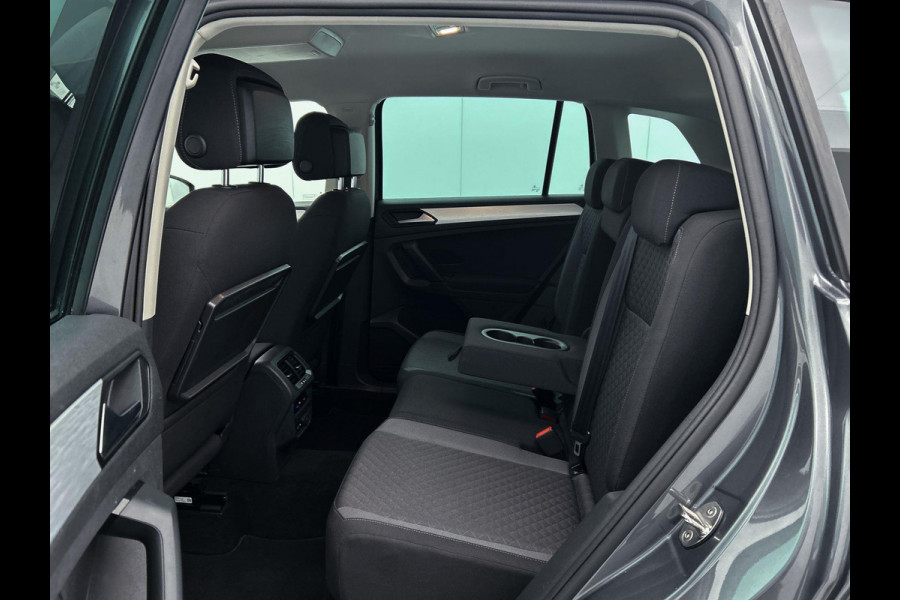 Volkswagen Tiguan 1.5 TSI Comfortline (NAVIGATIE, ELEKT. INKLAPBARE TREKHAAK, PARKEERSENSOREN, CLIMA, CARPLAY, 1e EIGENAAR)