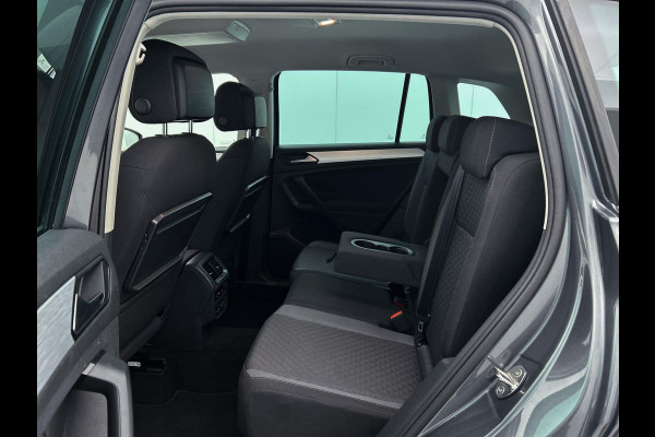 Volkswagen Tiguan 1.5 TSI Comfortline (NAVIGATIE, ELEKT. INKLAPBARE TREKHAAK, PARKEERSENSOREN, CLIMA, CARPLAY, 1e EIGENAAR)