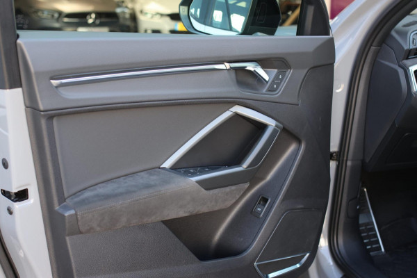 Audi RSQ3 Sportback TFSI *Pano*B&O*Camera*RS-Stoelen*Trekhaak*