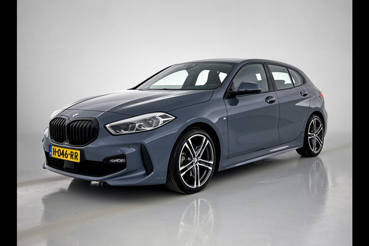 BMW 1-serie 118i Executive Edition M-Sport (M-PAKKET, DIGITALE COCKPIT, CARPLAY, PARKEERSENSOREN, 1e EIGENAAR, GOED ONDERHOUDEN) BMW 1-serie 118i Executive Edition M-Sport (M-PAKKET, DIGITALE COCKPIT, CARPLAY, PARKEERSENSOREN, 1e EIGENAAR, GOED ONDERHOUDEN)