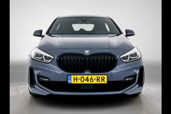 BMW 1-serie 118i Executive Edition M-Sport (M-PAKKET, DIGITALE COCKPIT, CARPLAY, PARKEERSENSOREN, 1e EIGENAAR, GOED ONDERHOUDEN)