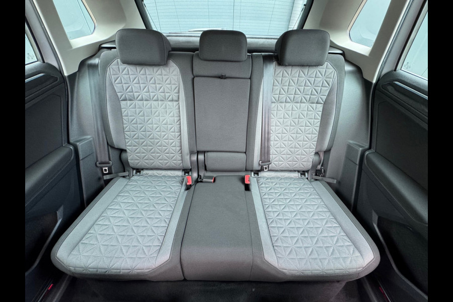 Volkswagen Tiguan 1.4 TSI eHybrid * R-line * AppleCarPlay * Side ass. * Visueel Cockpit *
