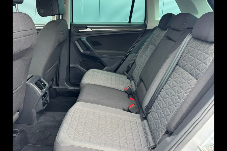 Volkswagen Tiguan 1.4 TSI eHybrid * R-line * AppleCarPlay * Side ass. * Visueel Cockpit *