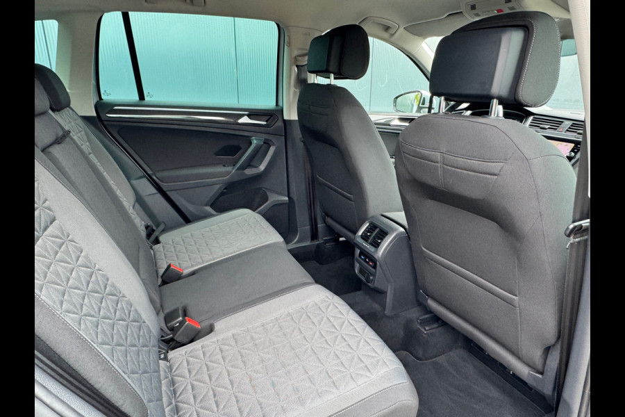 Volkswagen Tiguan 1.4 TSI eHybrid * R-line * AppleCarPlay * Side ass. * Visueel Cockpit *