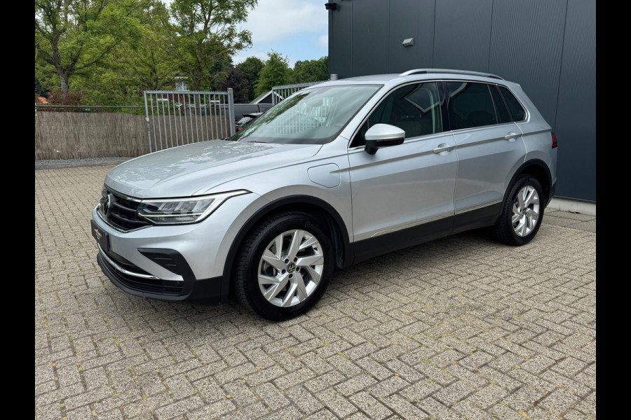 Volkswagen Tiguan 1.4 TSI eHybrid * R-line * AppleCarPlay * Side ass. * Visueel Cockpit *