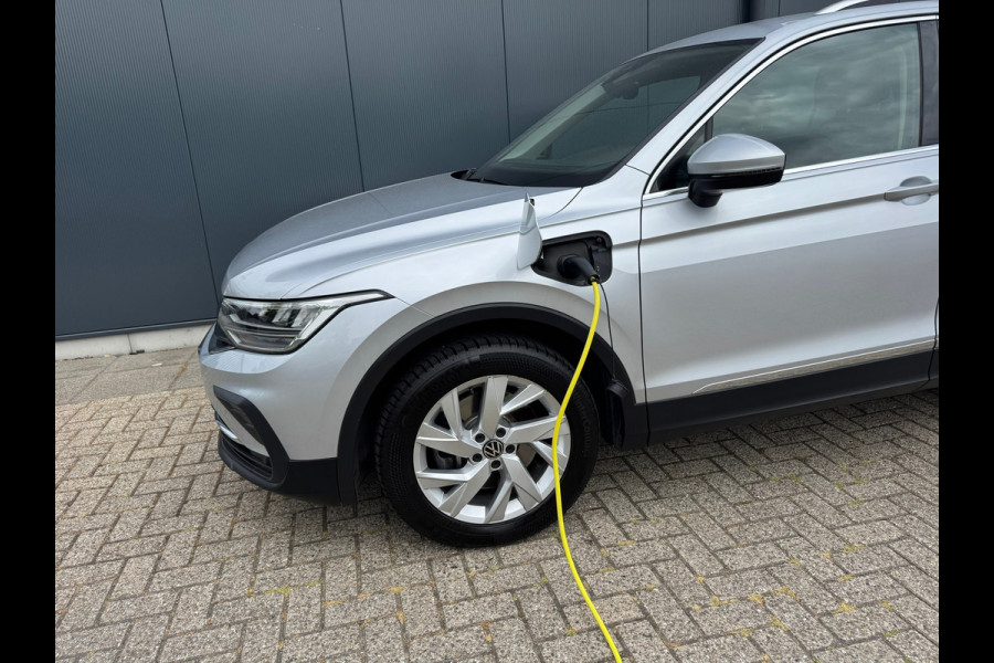 Volkswagen Tiguan 1.4 TSI eHybrid * R-line * AppleCarPlay * Side ass. * Visueel Cockpit *