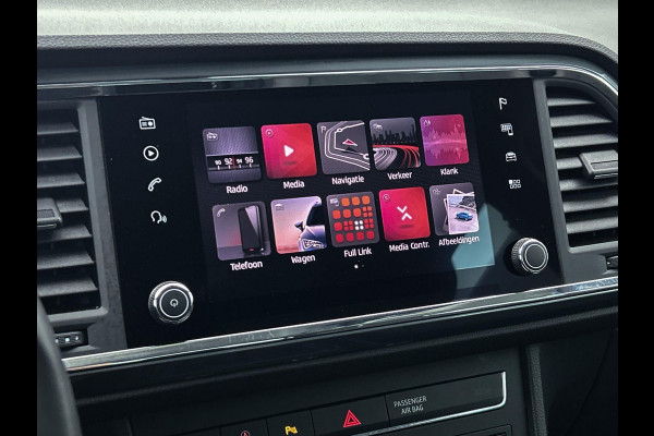 Seat Ateca 1.0 EcoTSI Style Intense Sport (CARPLAY, CAMERA, TREKHAAK, PARKEERSENSOREN, LED, 1e EIGENAAR, GOED ONDERHOUDEN)