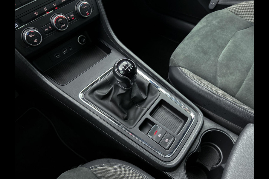 Seat Ateca 1.0 EcoTSI Style Intense Sport (CARPLAY, CAMERA, TREKHAAK, PARKEERSENSOREN, LED, 1e EIGENAAR, GOED ONDERHOUDEN)