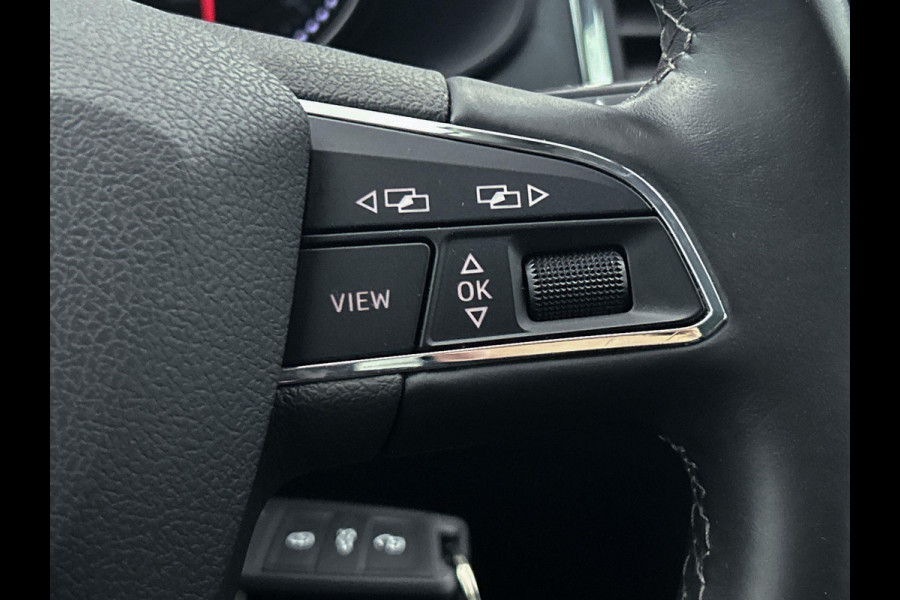 Seat Ateca 1.0 EcoTSI Style Intense Sport (CARPLAY, CAMERA, TREKHAAK, PARKEERSENSOREN, LED, 1e EIGENAAR, GOED ONDERHOUDEN)