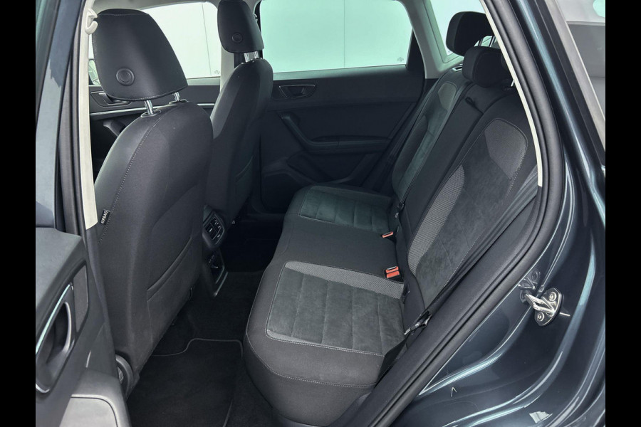 Seat Ateca 1.0 EcoTSI Style Intense Sport (CARPLAY, CAMERA, TREKHAAK, PARKEERSENSOREN, LED, 1e EIGENAAR, GOED ONDERHOUDEN)
