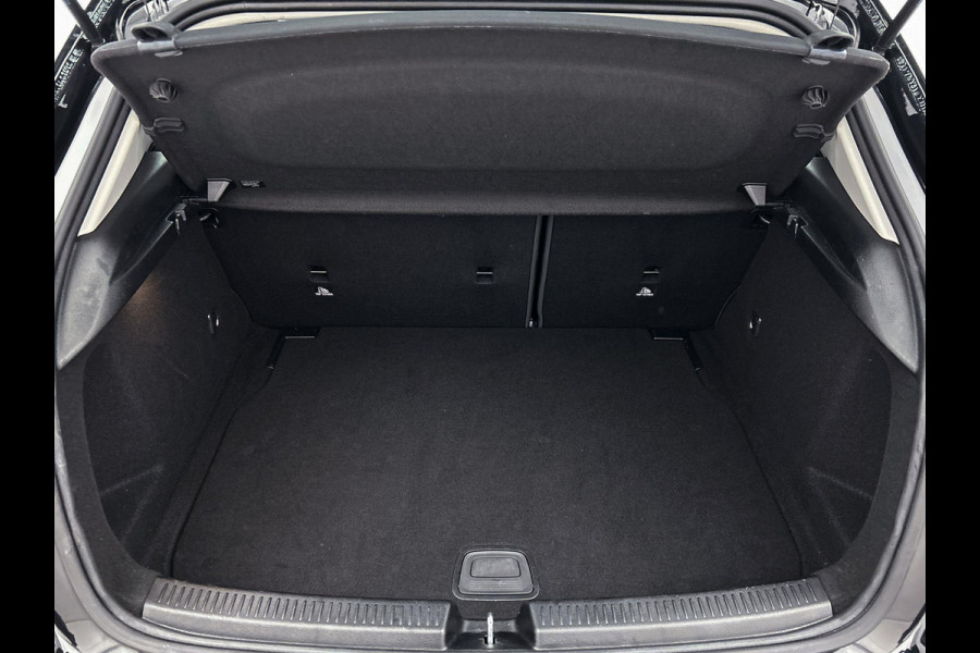 Mercedes-Benz A-Klasse 180 Business Solution Automaat (NAVIGATIE, STOELVERWARMING, CAMERA, 1e EIGENAAR, GOED ONDERHOUDEN)