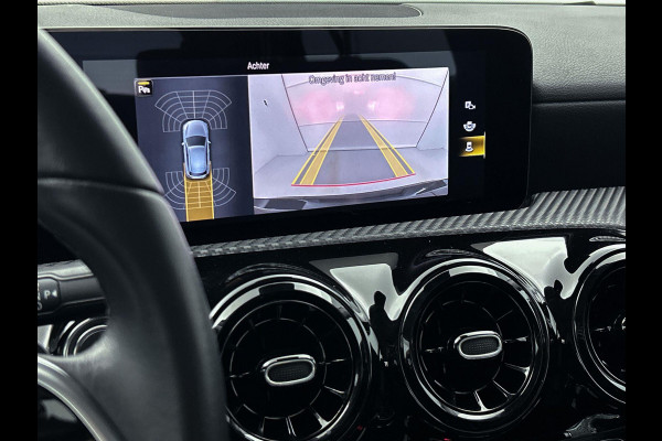 Mercedes-Benz A-Klasse 180 Business Solution Automaat (NAVIGATIE, STOELVERWARMING, CAMERA, 1e EIGENAAR, GOED ONDERHOUDEN)