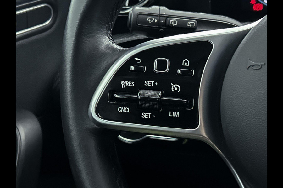 Mercedes-Benz A-Klasse 180 Business Solution Automaat (NAVIGATIE, STOELVERWARMING, CAMERA, 1e EIGENAAR, GOED ONDERHOUDEN)