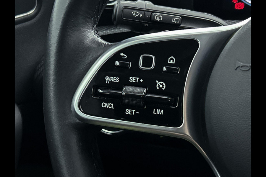 Mercedes-Benz A-Klasse 180 Business Solution Automaat (NAVIGATIE, STOELVERWARMING, CAMERA, 1e EIGENAAR, GOED ONDERHOUDEN)
