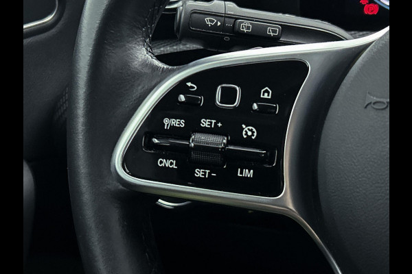 Mercedes-Benz A-Klasse 180 Business Solution Automaat (NAVIGATIE, STOELVERWARMING, CAMERA, 1e EIGENAAR, GOED ONDERHOUDEN)