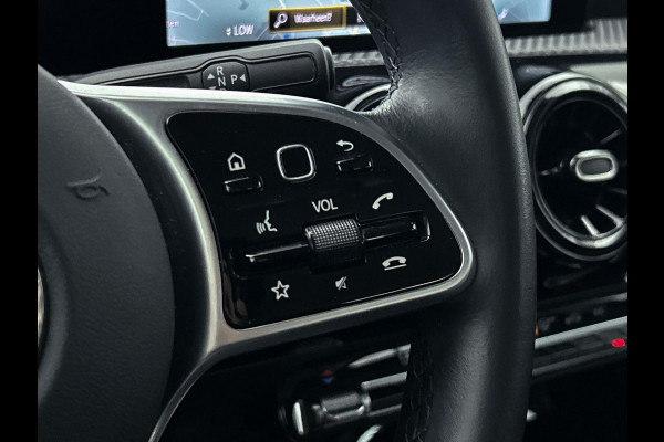 Mercedes-Benz A-Klasse 180 Business Solution Automaat (NAVIGATIE, STOELVERWARMING, CAMERA, 1e EIGENAAR, GOED ONDERHOUDEN)