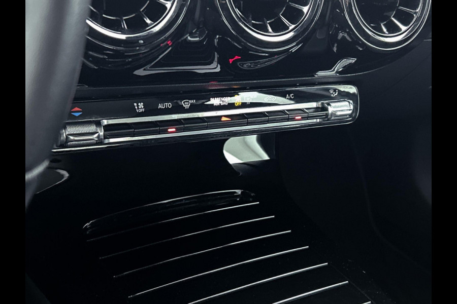 Mercedes-Benz A-Klasse 180 Business Solution Automaat (NAVIGATIE, STOELVERWARMING, CAMERA, 1e EIGENAAR, GOED ONDERHOUDEN)