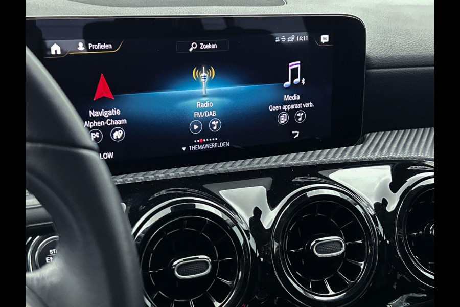 Mercedes-Benz A-Klasse 180 Business Solution Automaat (NAVIGATIE, STOELVERWARMING, CAMERA, 1e EIGENAAR, GOED ONDERHOUDEN)