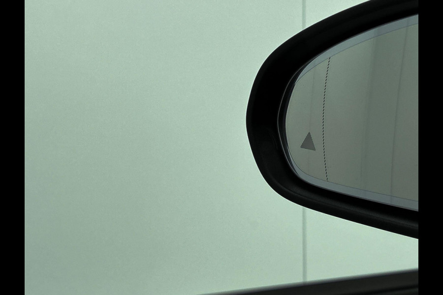 Mercedes-Benz A-Klasse 180 Business Solution Automaat (NAVIGATIE, STOELVERWARMING, CAMERA, 1e EIGENAAR, GOED ONDERHOUDEN)