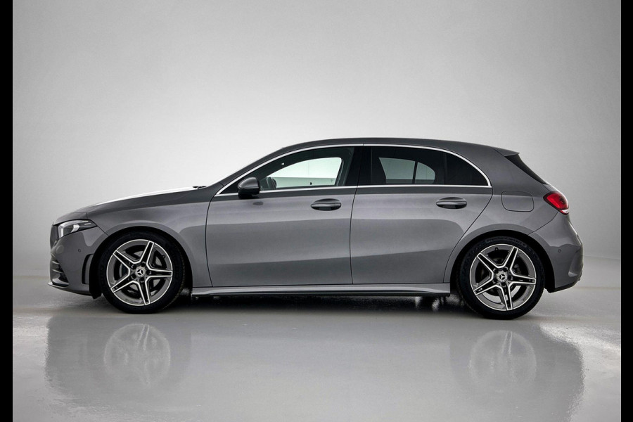 Mercedes-Benz A-Klasse 180 Business Solution AMG Automaat (PANORAMADAK, TREKHAAK ELEKT. WEGKLAPBAAR, CAMERA, STOELVERWARMING)