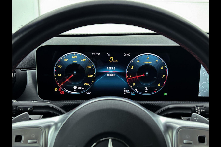 Mercedes-Benz A-Klasse 180 Business Solution AMG Automaat (PANORAMADAK, TREKHAAK ELEKT. WEGKLAPBAAR, CAMERA, STOELVERWARMING)