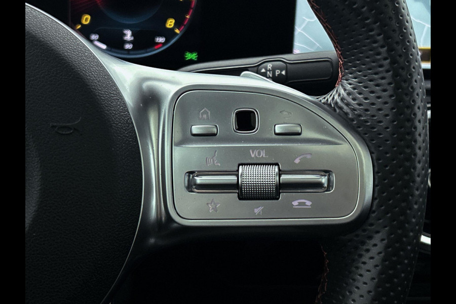Mercedes-Benz A-Klasse 180 Business Solution AMG Automaat (PANORAMADAK, TREKHAAK ELEKT. WEGKLAPBAAR, CAMERA, STOELVERWARMING)