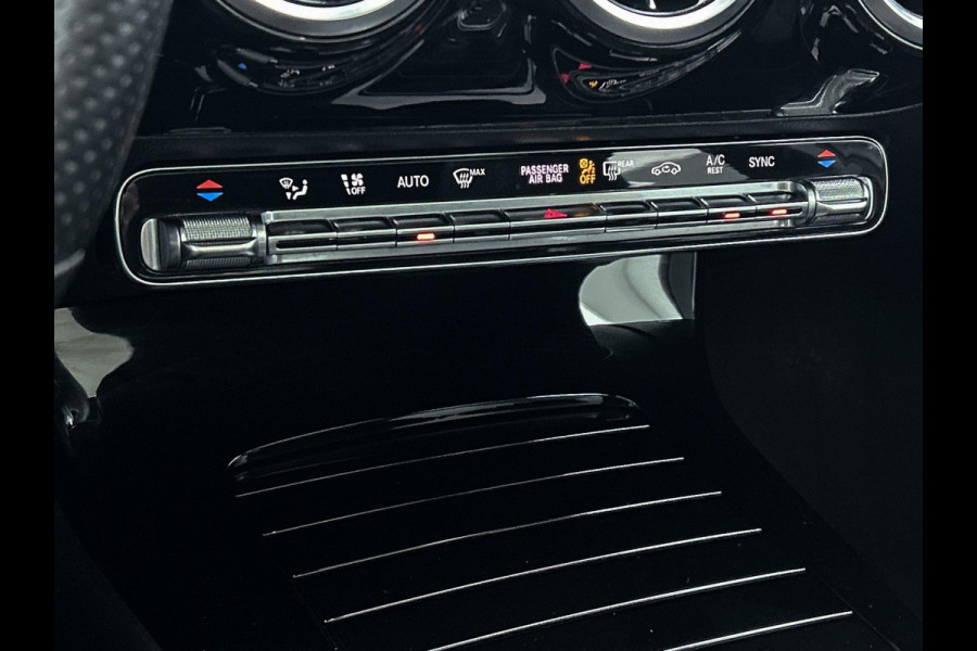Mercedes-Benz A-Klasse 180 Business Solution AMG Automaat (PANORAMADAK, TREKHAAK ELEKT. WEGKLAPBAAR, CAMERA, STOELVERWARMING)