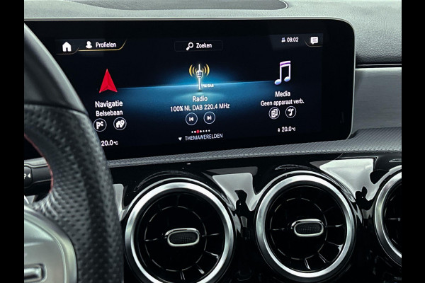 Mercedes-Benz A-Klasse 180 Business Solution AMG Automaat (PANORAMADAK, TREKHAAK ELEKT. WEGKLAPBAAR, CAMERA, STOELVERWARMING)