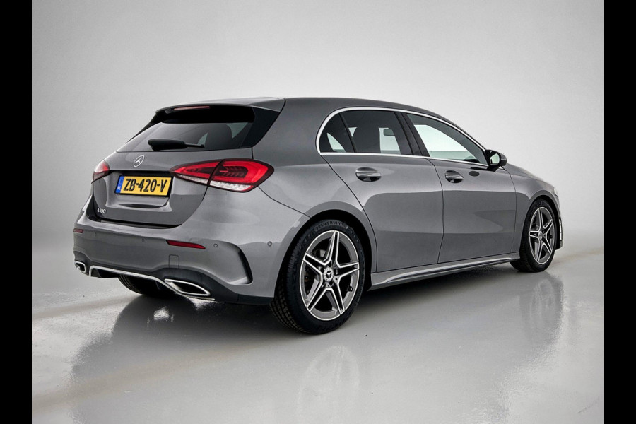 Mercedes-Benz A-Klasse 180 Business Solution AMG Automaat (PANORAMADAK, TREKHAAK ELEKT. WEGKLAPBAAR, CAMERA, STOELVERWARMING)