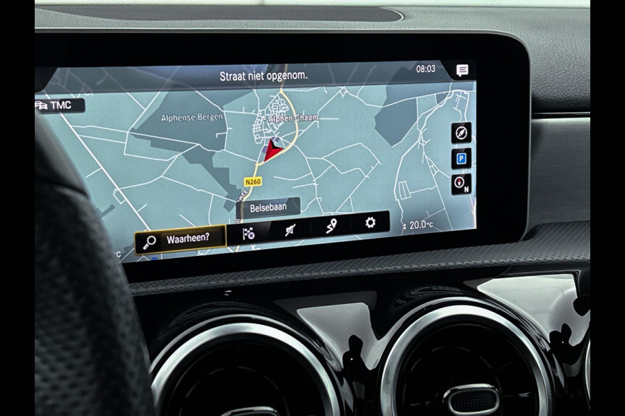 Mercedes-Benz A-Klasse 180 Business Solution AMG Automaat (PANORAMADAK, TREKHAAK ELEKT. WEGKLAPBAAR, CAMERA, STOELVERWARMING)