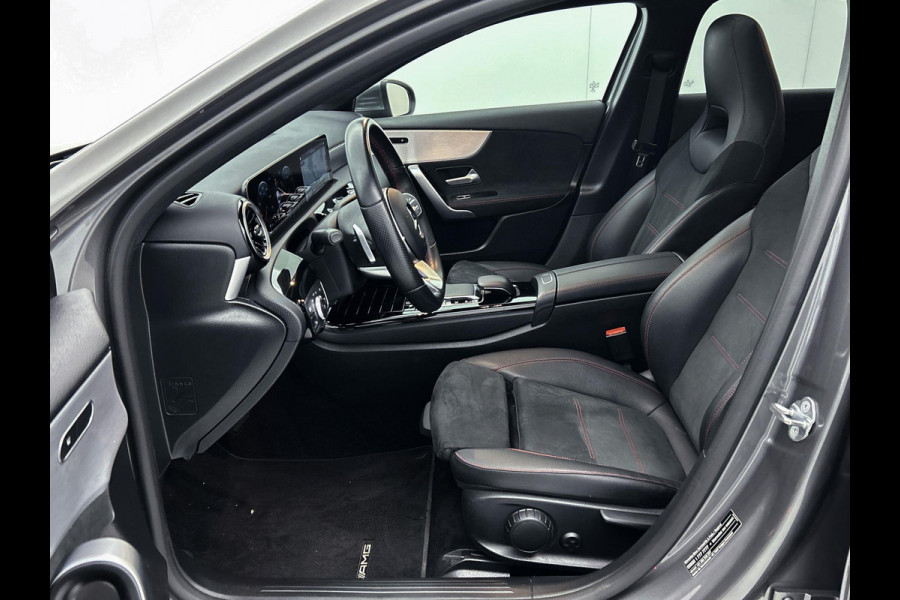 Mercedes-Benz A-Klasse 180 Business Solution AMG Automaat (PANORAMADAK, TREKHAAK ELEKT. WEGKLAPBAAR, CAMERA, STOELVERWARMING)