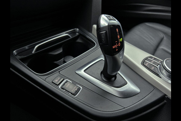 BMW 3 Serie Touring 320i Corporate Lease Executive Automaat (GROOT-NAVIGATIE, LEDER, CLIMA, LED, DEALER ONDERHOUDEN)