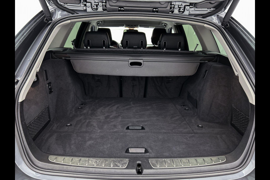 BMW 3 Serie Touring 320i Corporate Lease Executive Automaat (GROOT-NAVIGATIE, LEDER, CLIMA, LED, DEALER ONDERHOUDEN)