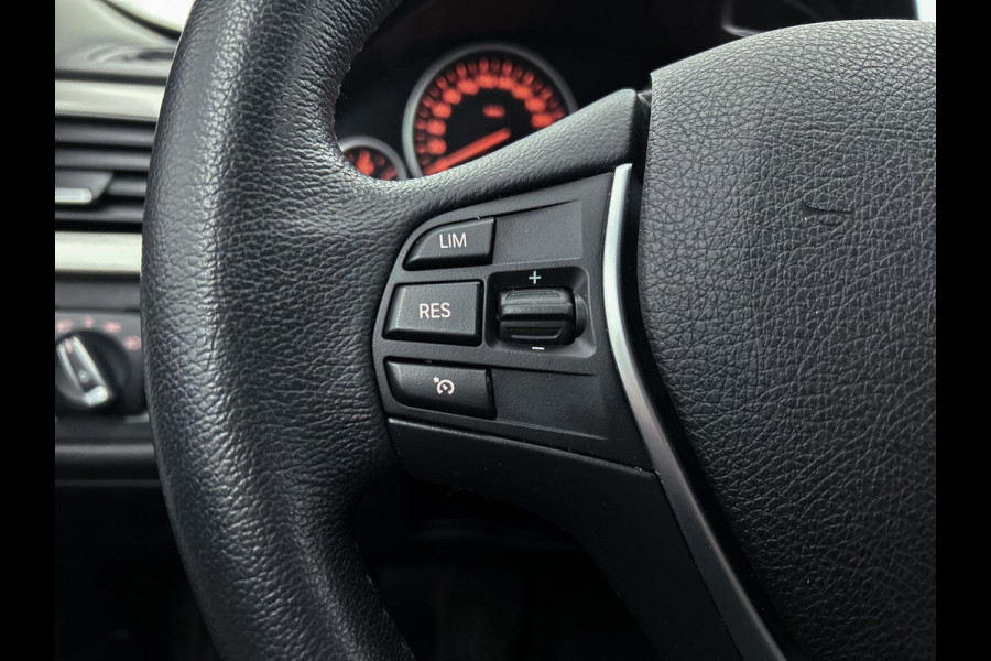 BMW 3 Serie Touring 320i Corporate Lease Executive Automaat (GROOT-NAVIGATIE, LEDER, CLIMA, LED, DEALER ONDERHOUDEN)