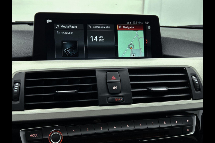 BMW 3 Serie Touring 320i Corporate Lease Executive Automaat (GROOT-NAVIGATIE, LEDER, CLIMA, LED, DEALER ONDERHOUDEN)