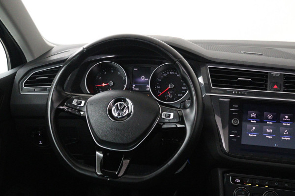 Volkswagen Tiguan 1.5 TSI Comfortline Business (PANORAMADAK, TREKHAAK ELEKT. WEGKLAPBAAR, MASSAGE STOELEN, STOELVERWARMING, CLIMA)