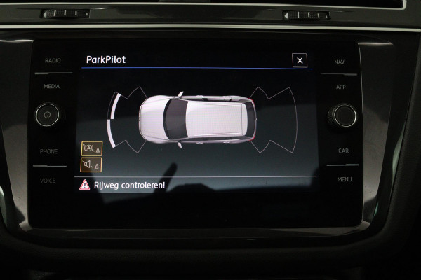 Volkswagen Tiguan 1.5 TSI Comfortline Business (PANORAMADAK, TREKHAAK ELEKT. WEGKLAPBAAR, MASSAGE STOELEN, STOELVERWARMING, CLIMA)