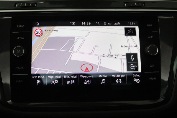 Volkswagen Tiguan 1.5 TSI Comfortline Business (PANORAMADAK, TREKHAAK ELEKT. WEGKLAPBAAR, MASSAGE STOELEN, STOELVERWARMING, CLIMA)