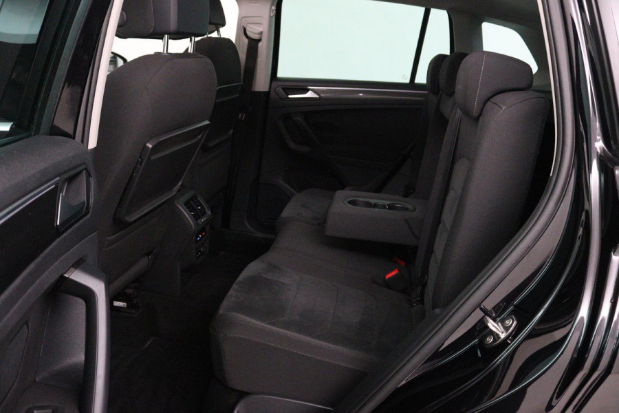 Volkswagen Tiguan 1.5 TSI Comfortline Business (PANORAMADAK, TREKHAAK ELEKT. WEGKLAPBAAR, MASSAGE STOELEN, STOELVERWARMING, CLIMA)