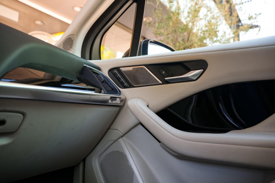Jaguar I-PACE EV400 SE 90 kWh