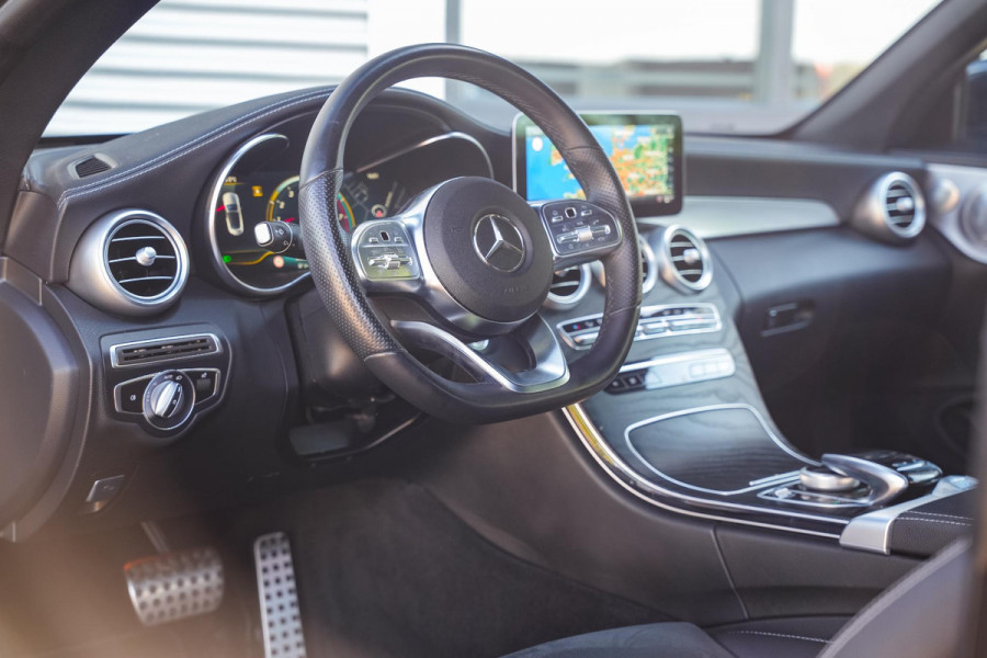 Mercedes-Benz C-Klasse Cabrio 200 AMG Line Airscarf Burmester Multibeam LED Stoelverw. Navigatie 18''LM